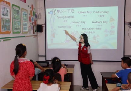 yl7703永利集团暑期“三下乡”开展趣味英语和财商课堂活动_fororder_图片1