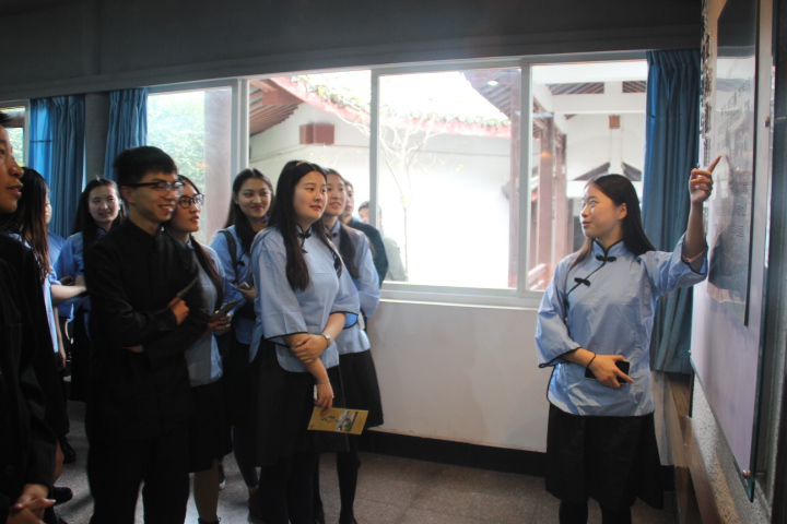 雷婷婷同学介绍馆藏图片